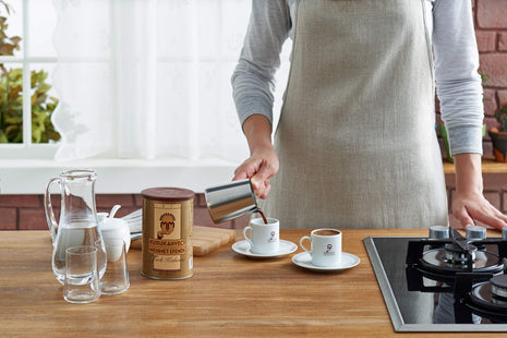 KURUKAHVECI MEHMET EFENDI Café turc, grains d'arabica, torréfié et moulu, arôme riche, frais, corps moyen à intense, goût original depuis 1871 (17,6 oz / 500 g)