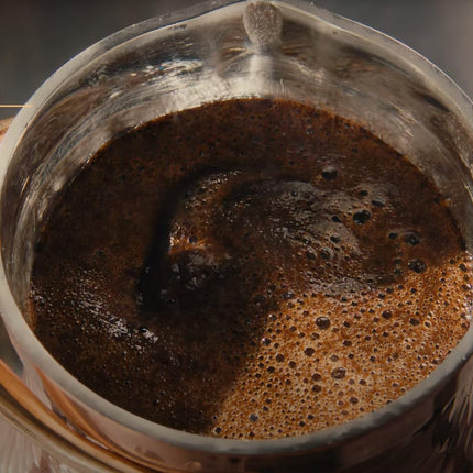 KURUKAHVECI MEHMET EFENDI Café turc, grains d'arabica, torréfié et moulu, arôme riche, frais, corps moyen à intense, goût original depuis 1871 (8,8 oz / 250 g) Paquet de 3