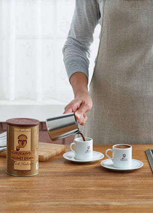 KURUKAHVECI MEHMET EFENDI Café turc, grains d'arabica, torréfié et moulu, arôme riche, frais, corps moyen à intense, goût original depuis 1871 (8,8 oz / 250 g) Paquet de 3